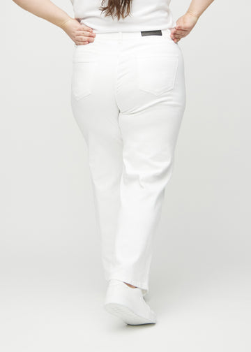 White loose jeans seen from the back on a plus-size model, so the entire product can be seen.