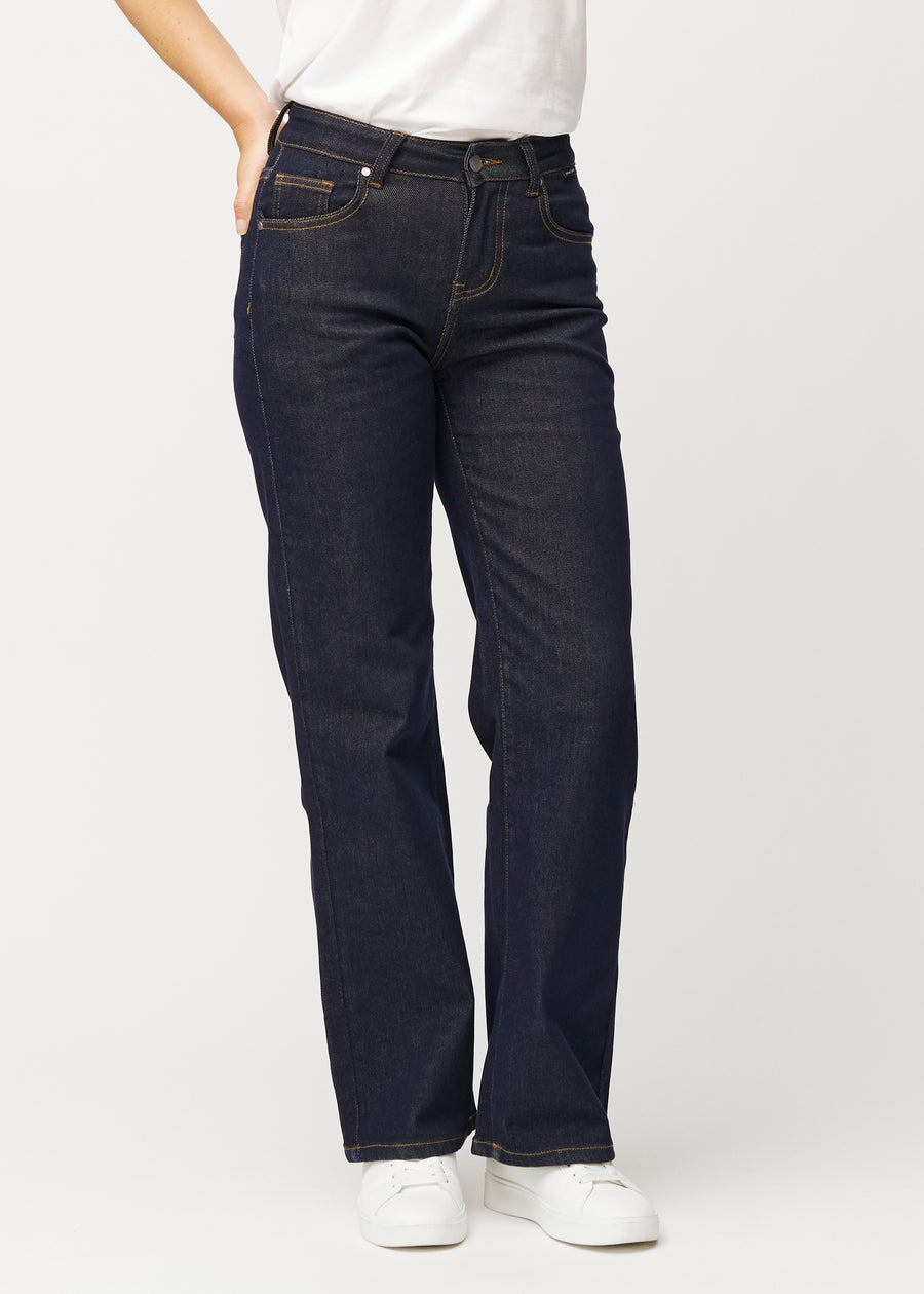 Deep dark blue denim jeans for women in the colour Midnights with a loose fit that sits close at the waist and falls loosely down the legs, seen from the front.