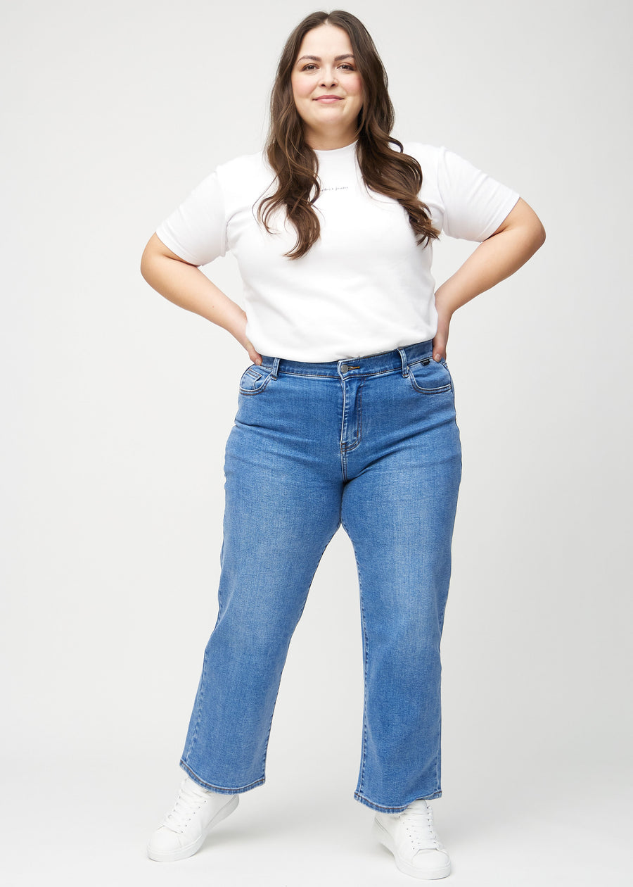 Full image of a plus-size model in denim loose jeans.