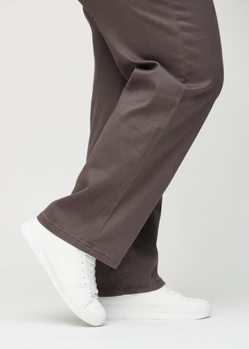The ankles of a plus-size model, so you can see how loose the jeans fit.