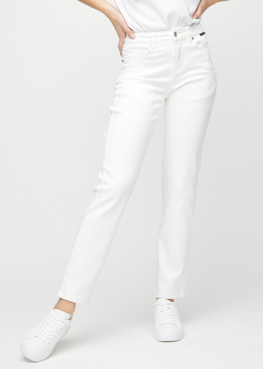 Regular jeans for women in white, color Marguerites. Front view on a model, showing the classic straight-leg fit.