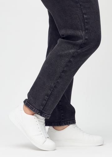 Regular jeans for women in dark grey, color Shadows. Close-up at the ankles on a plus-size model, showing the straight leg openings.