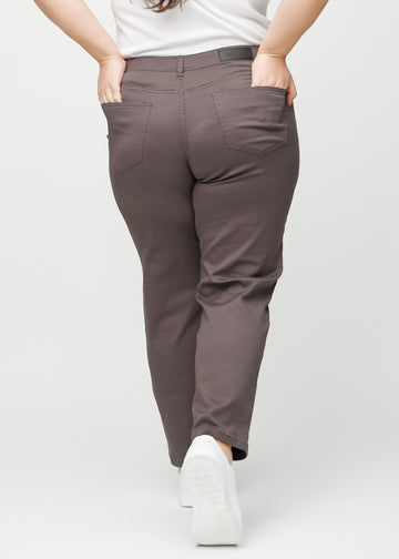 Regular jeans for women in grey-brown, color Thunders. Back view on a plus-size model, showing the full fit.