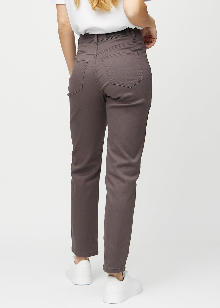 Regular jeans for women in grey-brown, color Thunders. Back view on a model, showing the full fit.