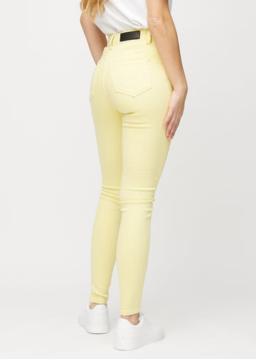 Skinny jeans for women in light yellow, color Lemonades. Back view on a model, showing the full fit.