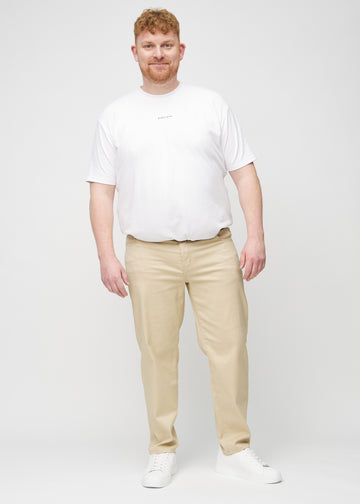 Full image of a plus-size model in beige regular jeans.