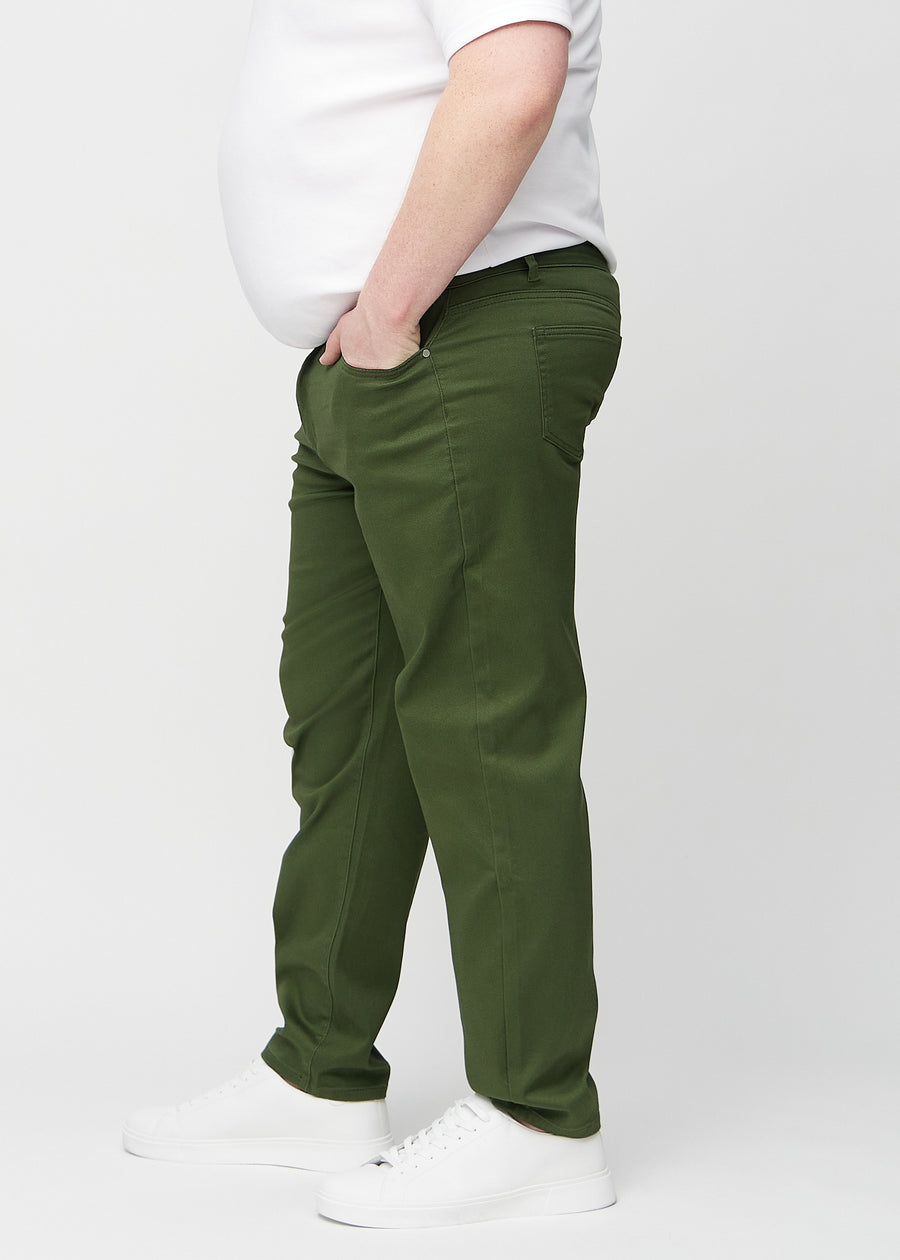 Dark green regular jeans seen from the side on a plus-size model.